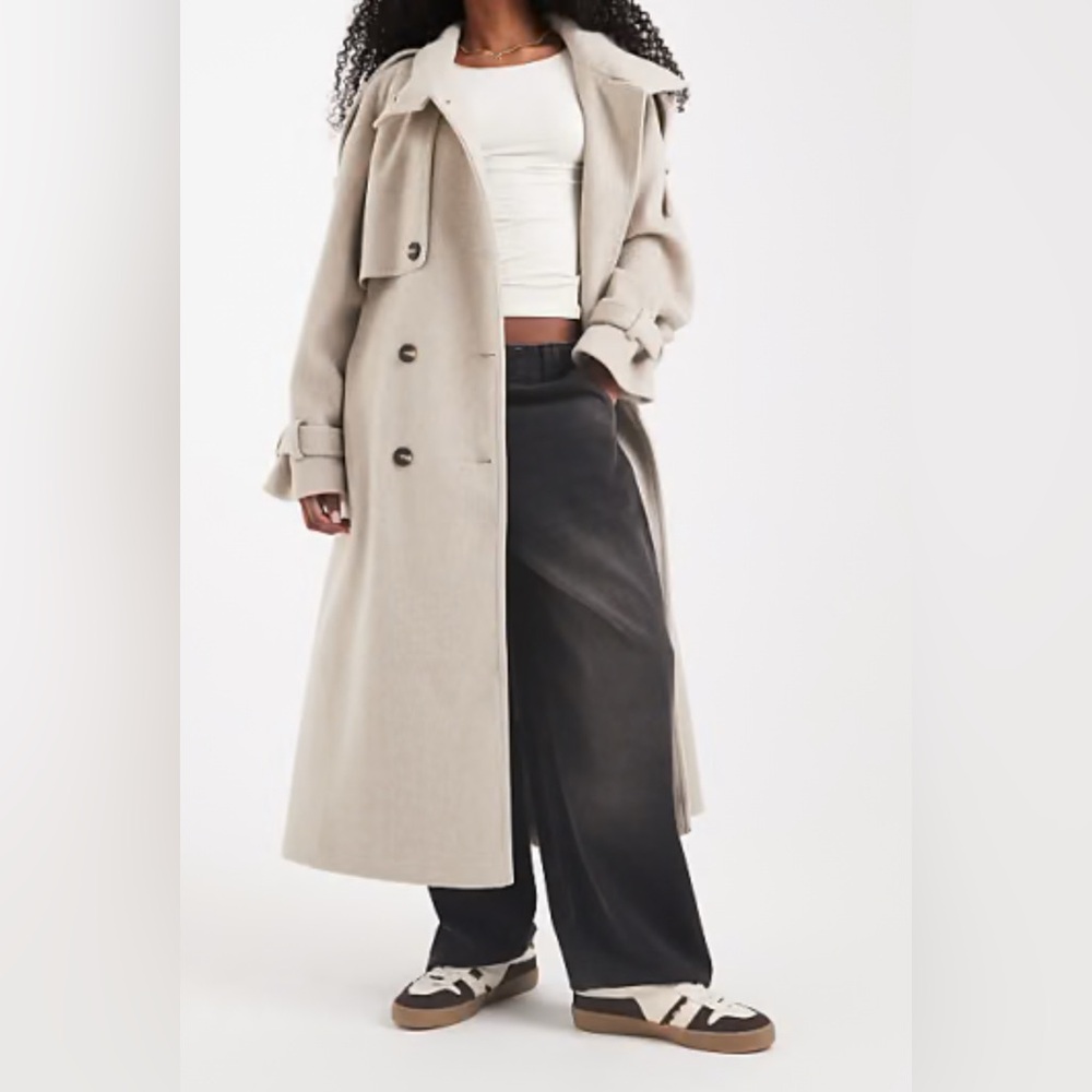 Cream trenchcoat